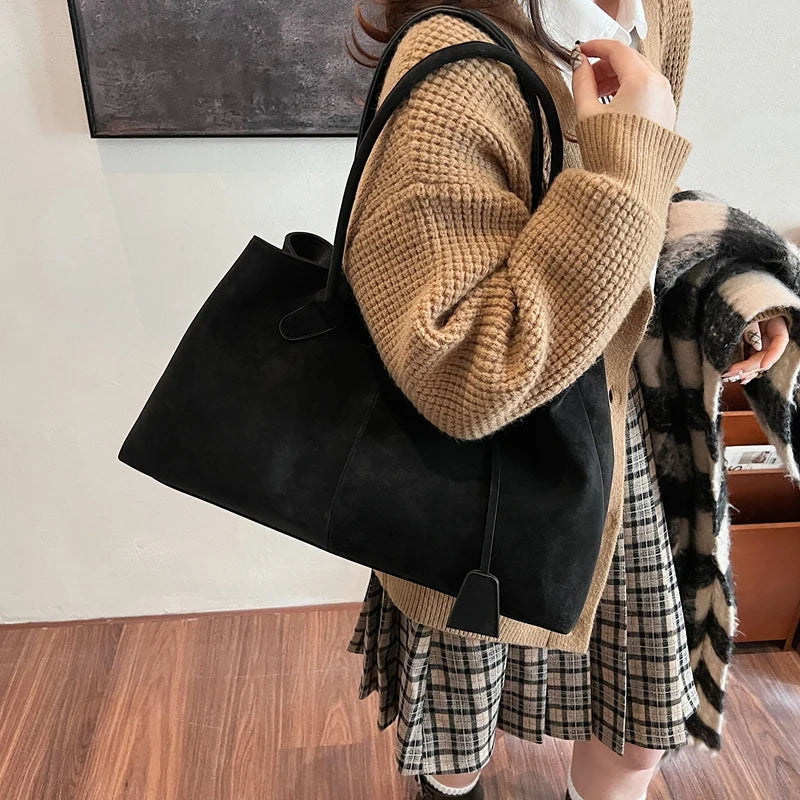 Die Céline Tasche in Wildleder-Optik