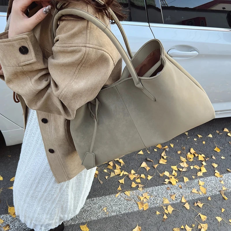 Die Céline Tasche in Wildleder-Optik