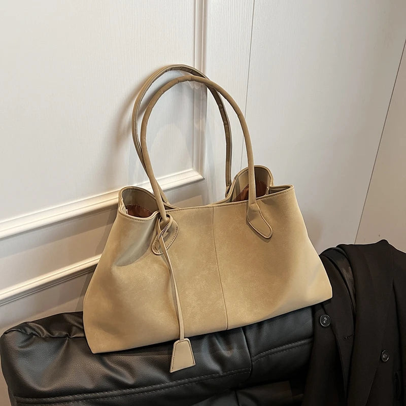 Die Céline Tasche in Wildleder-Optik