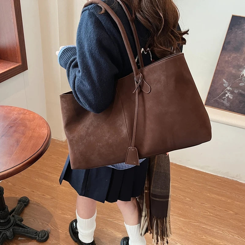 Die Céline Tasche in Wildleder-Optik